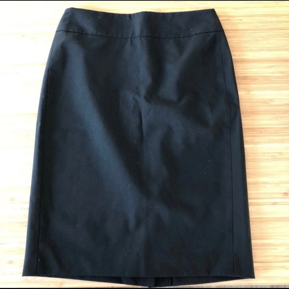 Bundle for $4 only! 
Like new-Banana Republic pencil skirt 0